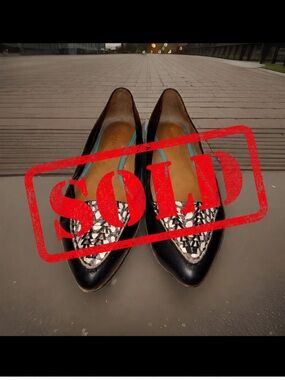Coach Black Leather Pointed Toe Flats with Snakeskin Cap Toe Womens Sz 7.5B EUC